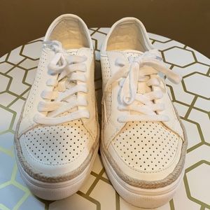 Flat casual sneakers